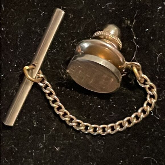 Vintage-1950s-Swank gold tone diamond etched tie tack/tie pin with safety chain - Picture 4 of 10